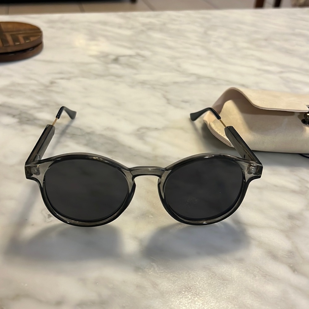 Ambassador Sunglasses Grey/Black OS with case